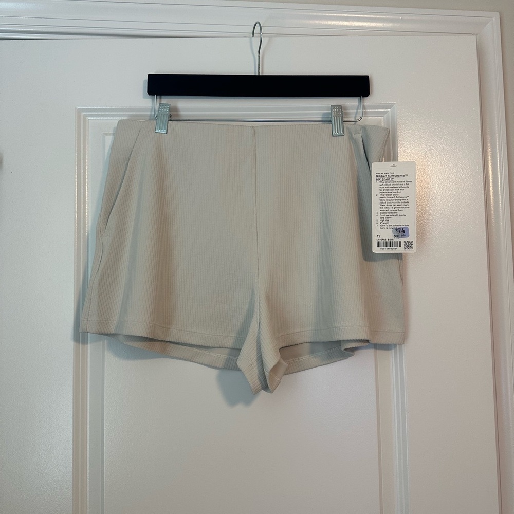 Lululemon ribbed softstreme shorts